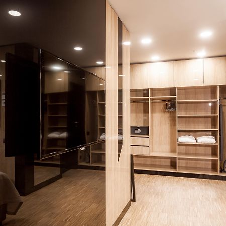 Hotel Platinia Kluž Exteriér fotografie A walk-in closet