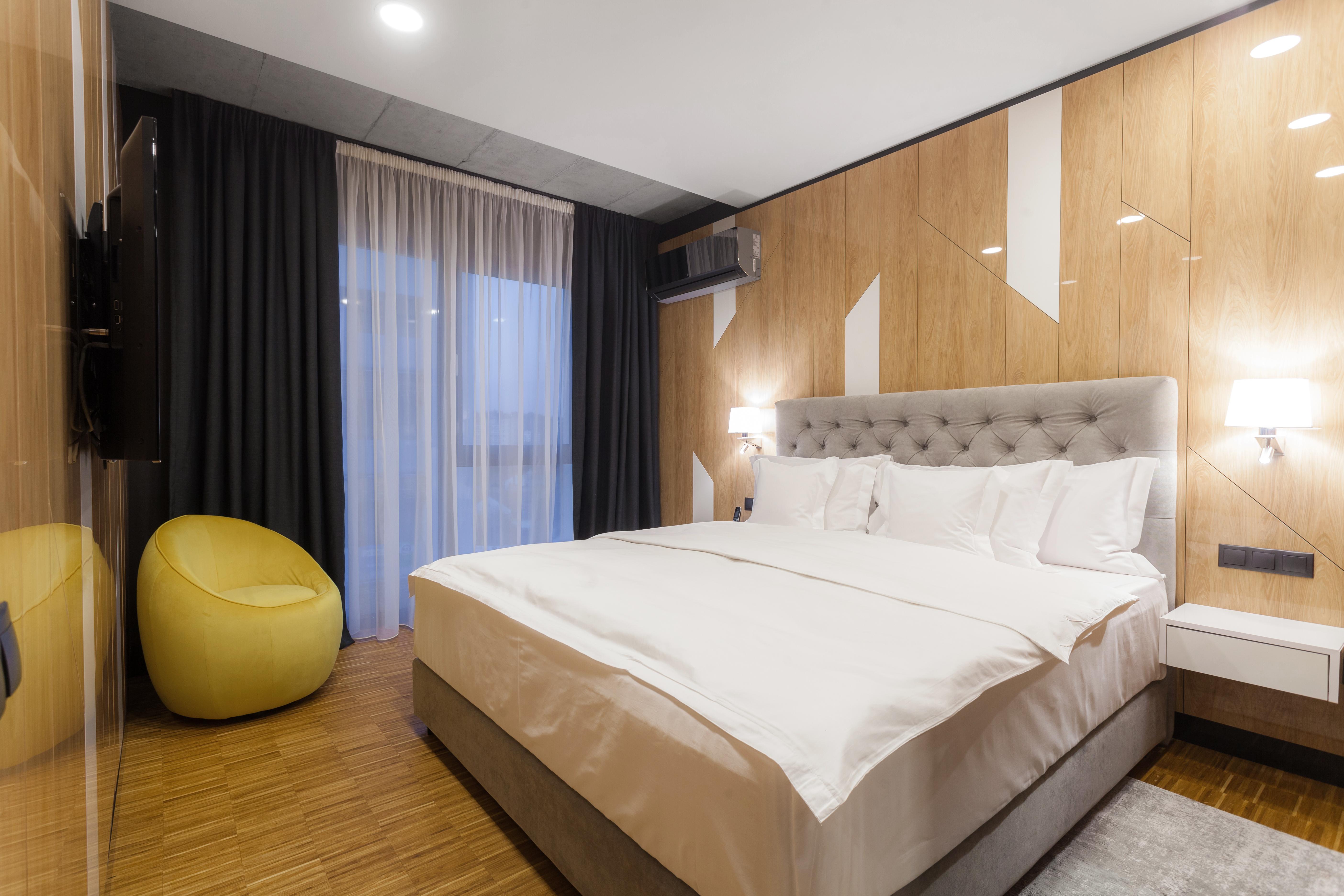 Hotel Platinia Kluž Exteriér fotografie A bedroom in a hotel