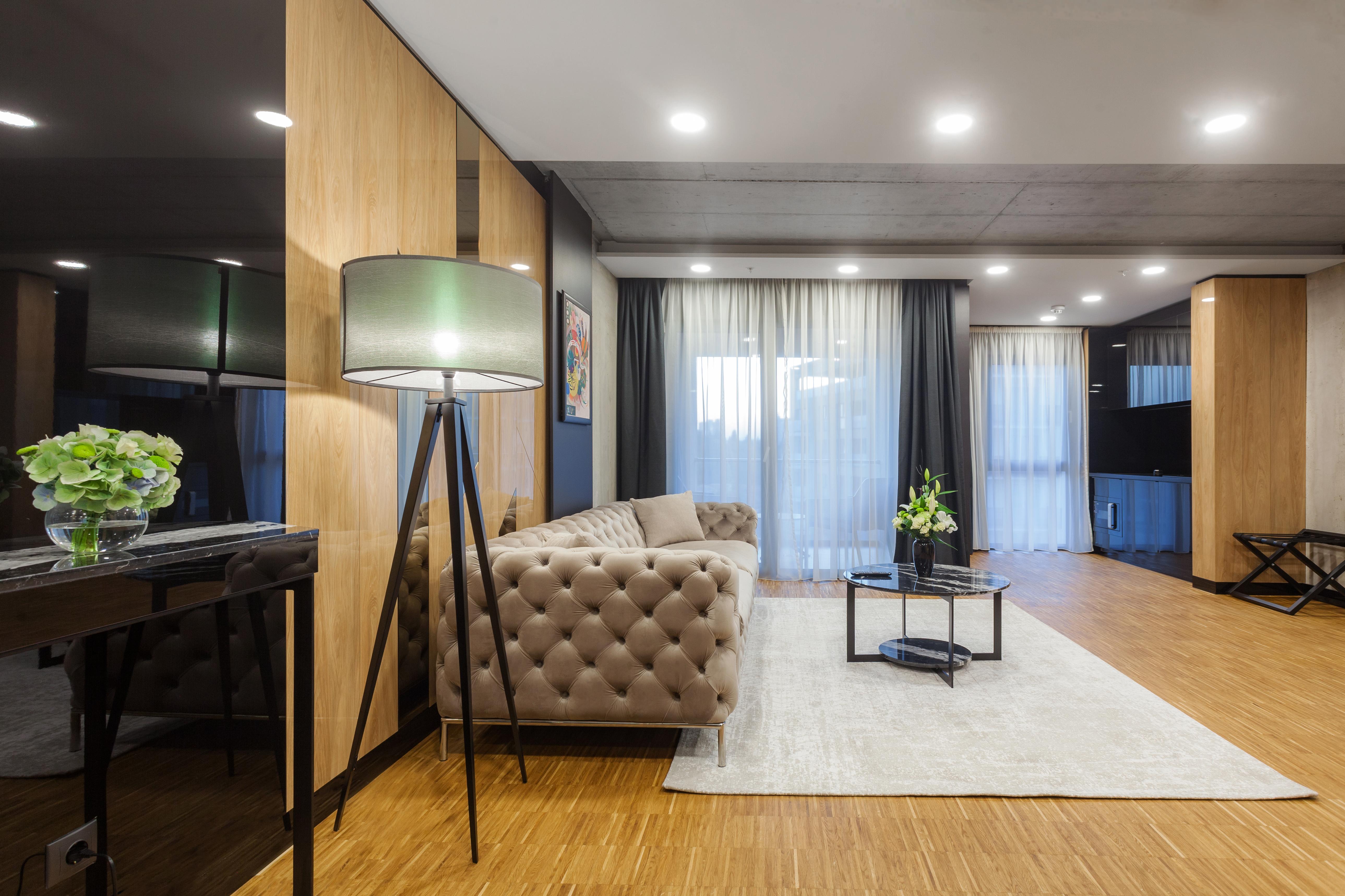 Hotel Platinia Kluž Exteriér fotografie A living room in a modern apartment