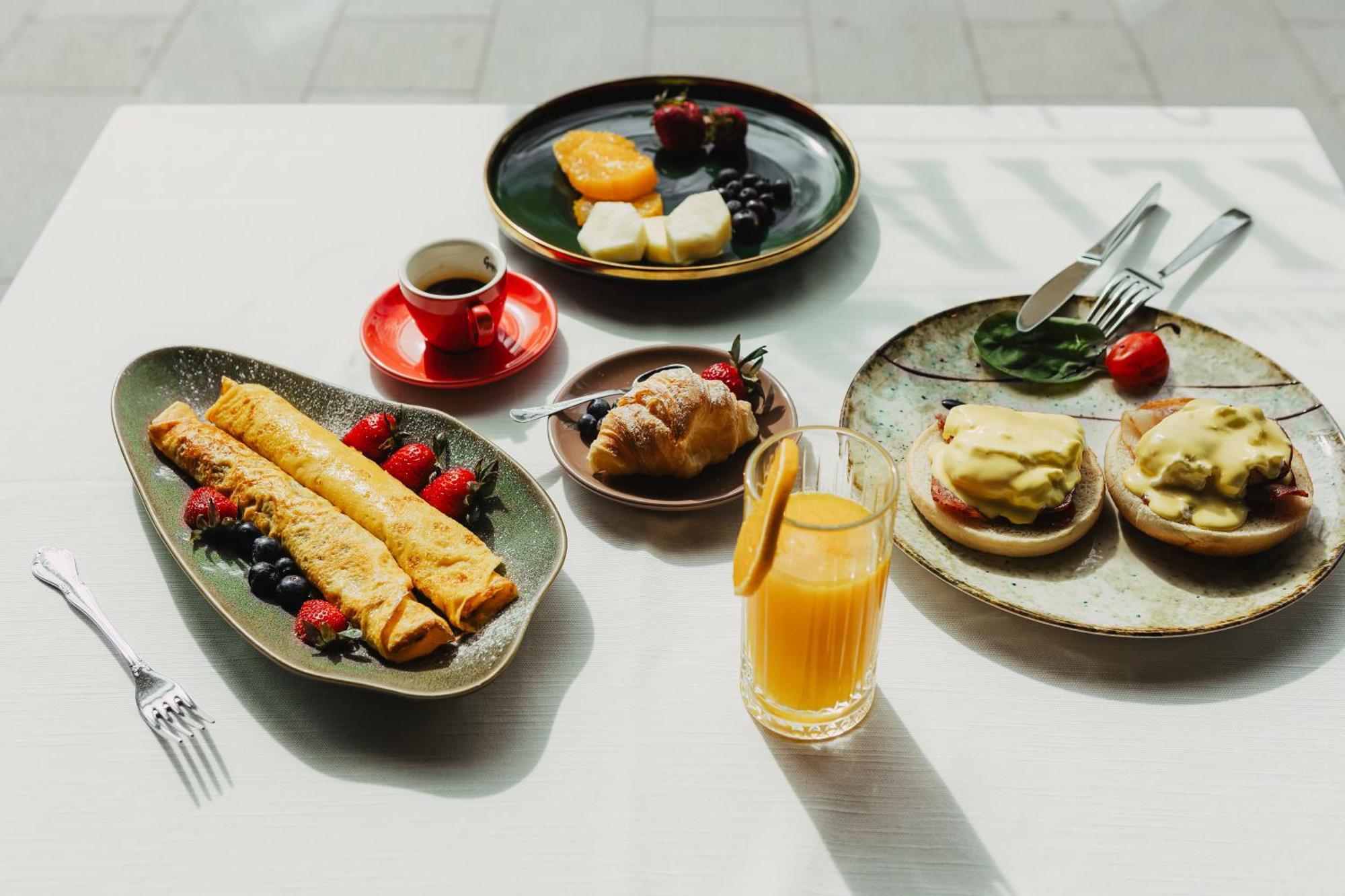 Hotel Platinia Kluž Exteriér fotografie Breakfast at the Hotel