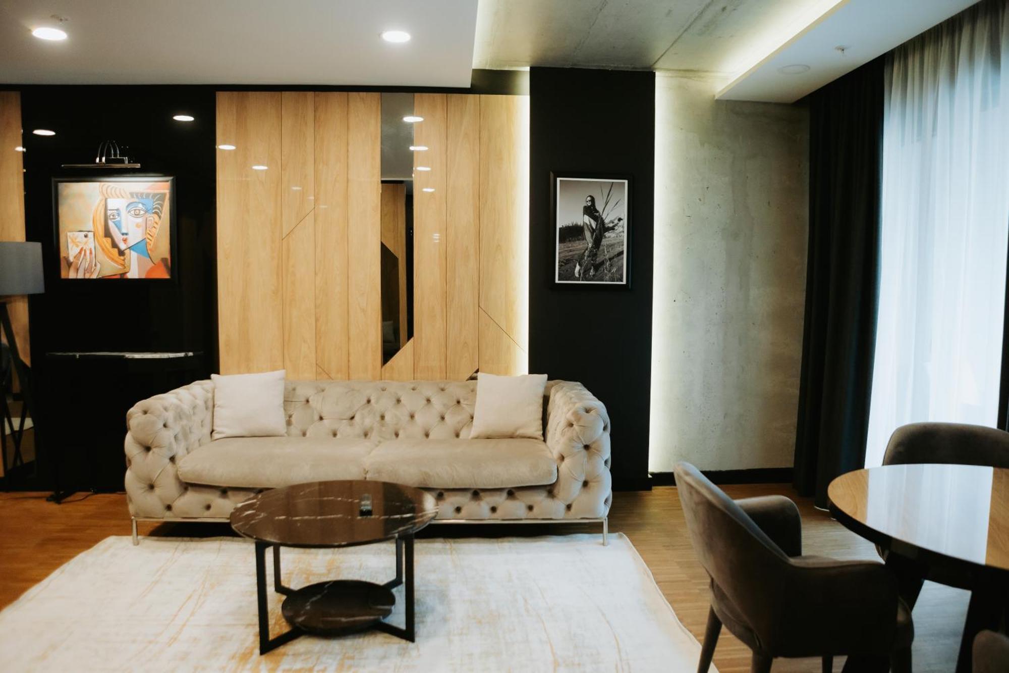 Hotel Platinia Kluž Exteriér fotografie The interior of the suite