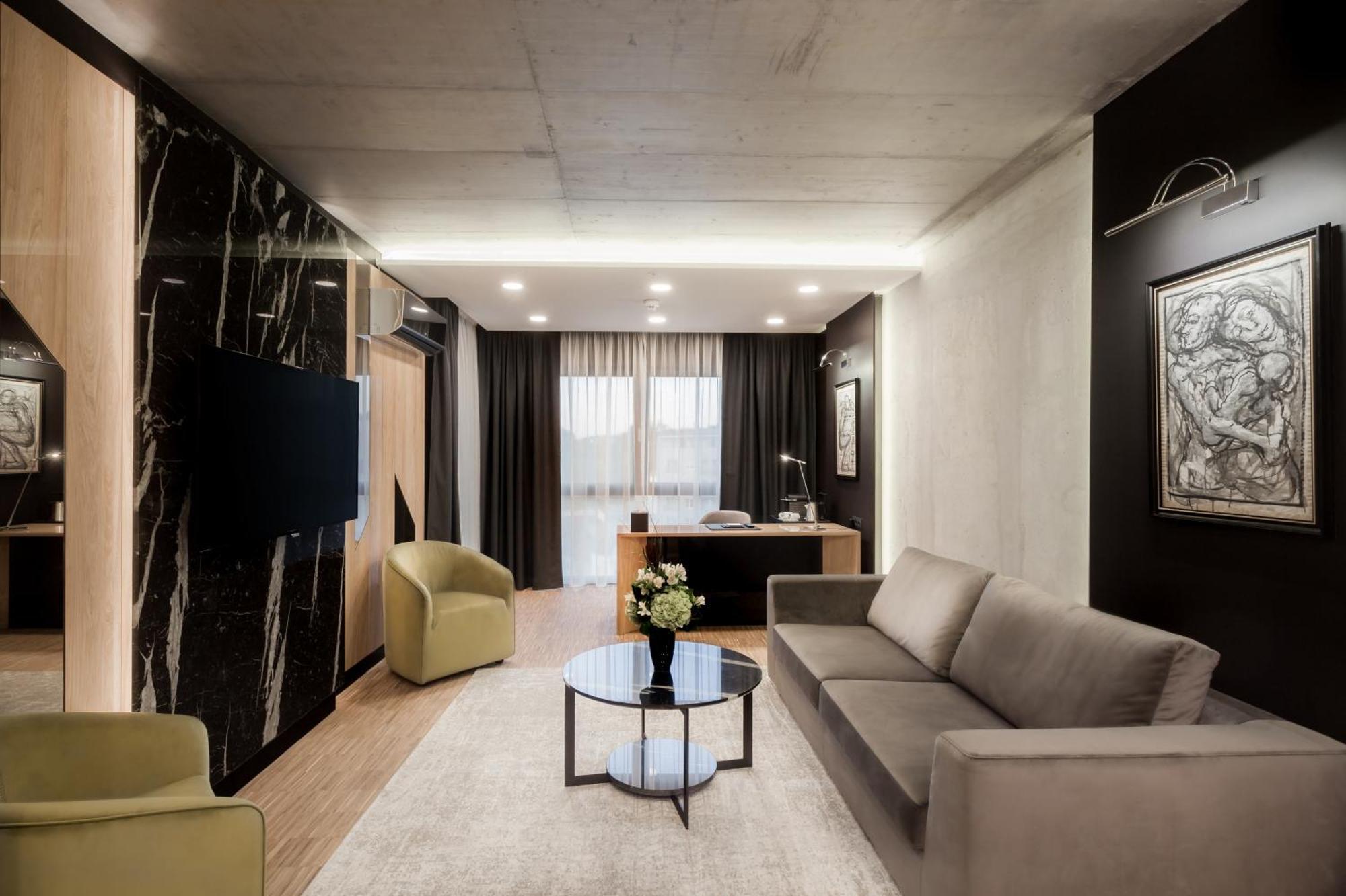 Hotel Platinia Kluž Exteriér fotografie The interior of the presidential suite