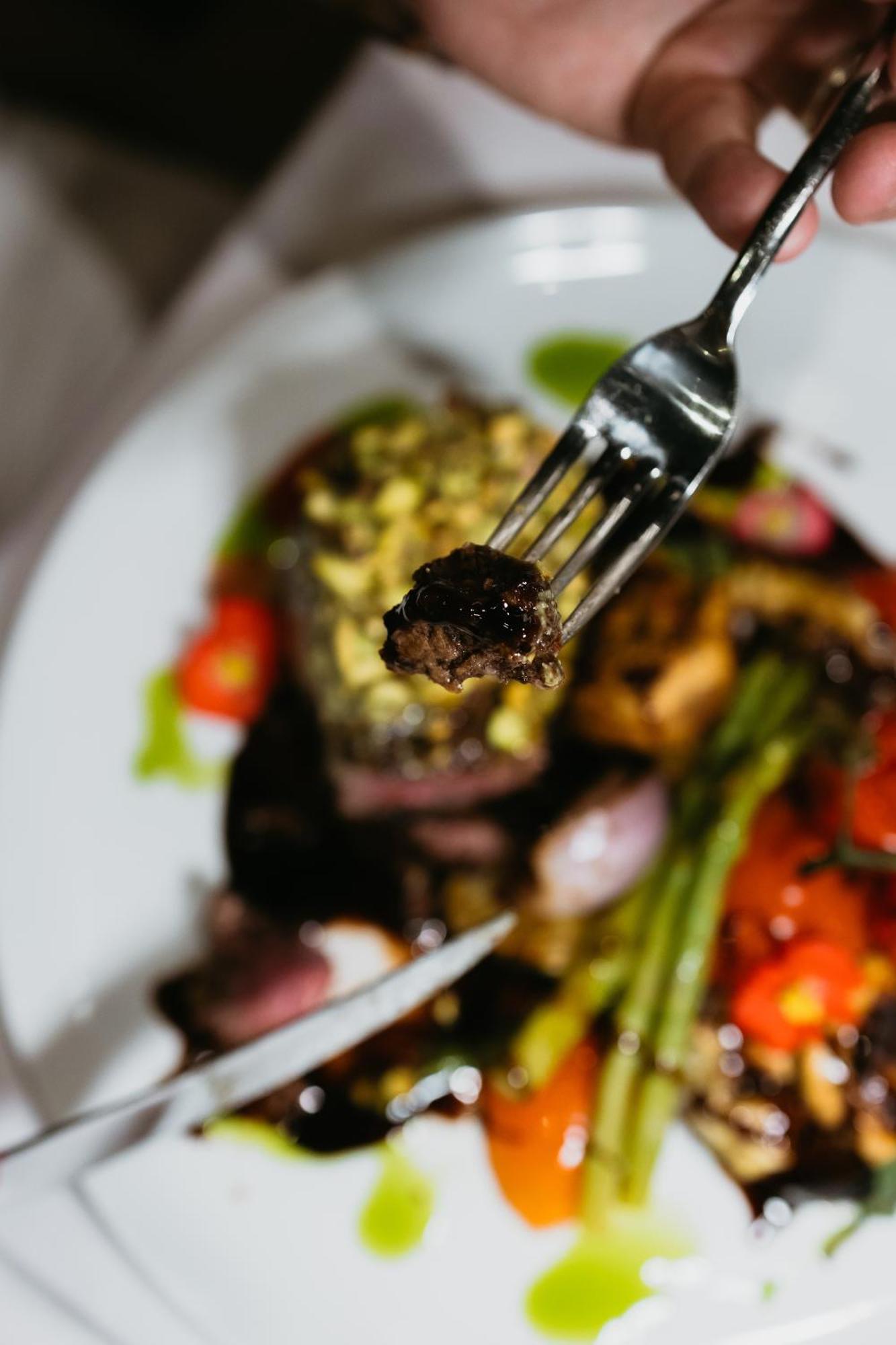 Hotel Platinia Kluž Exteriér fotografie A piece of falafel on a fork