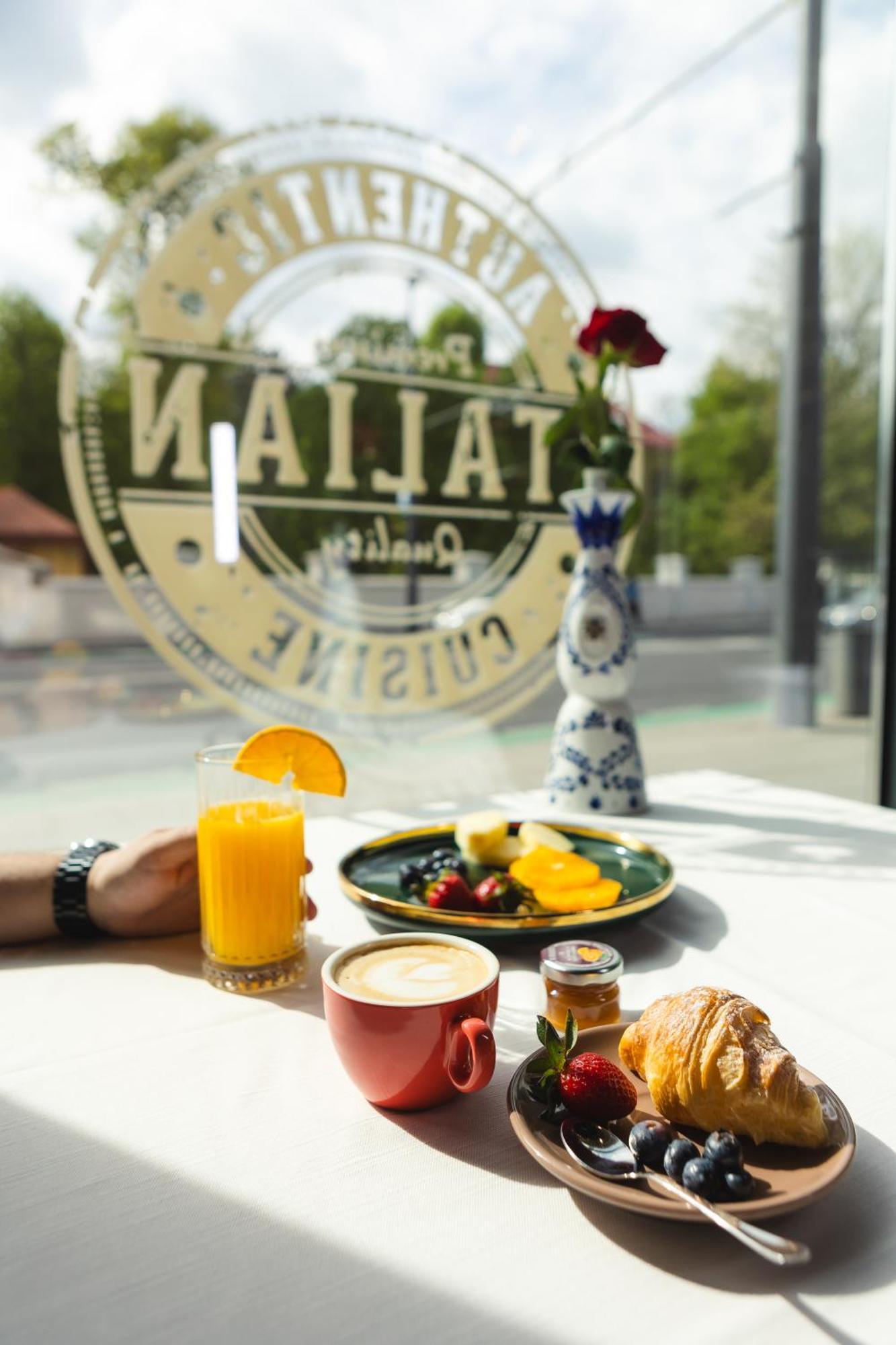 Hotel Platinia Kluž Exteriér fotografie MALLAT