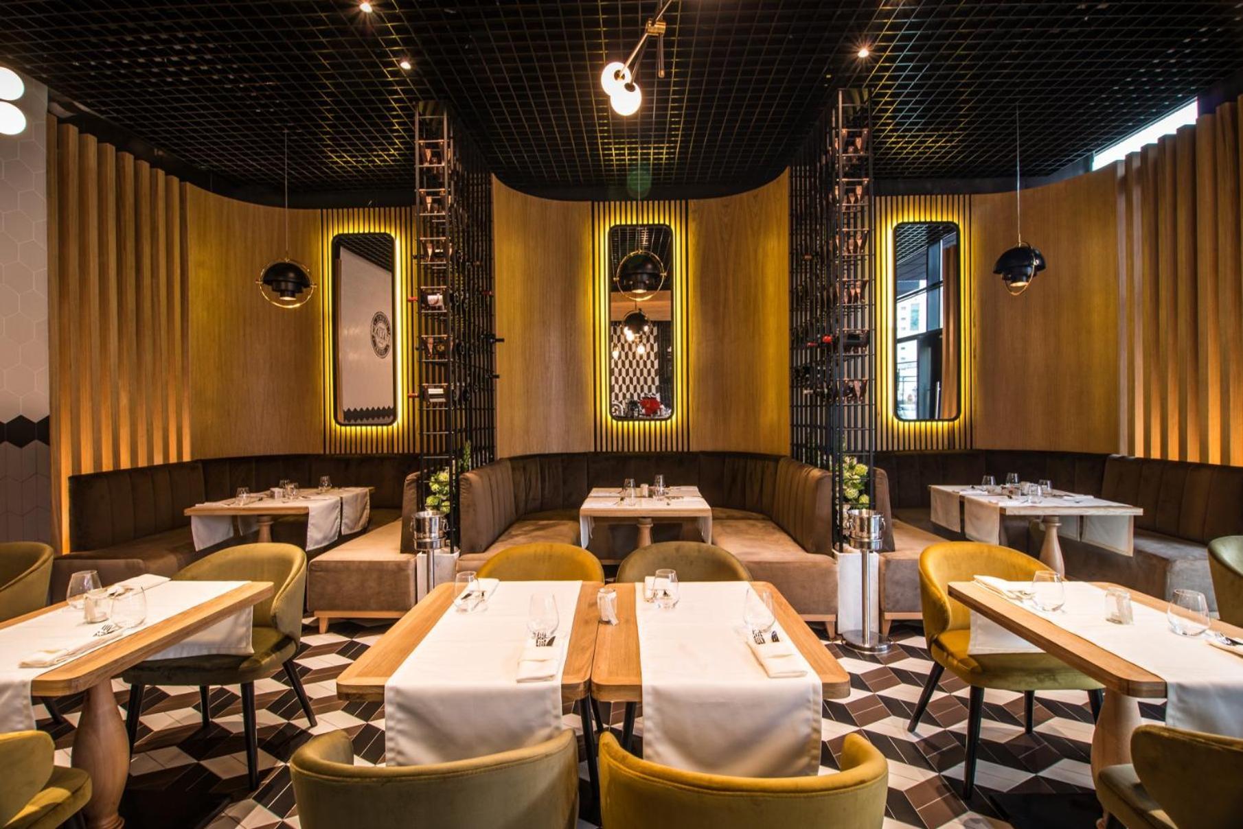 Hotel Platinia Kluž Exteriér fotografie Restaurant interior