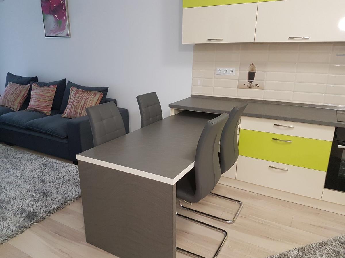 Hotel Platinia Kluž Exteriér fotografie A modern kitchen