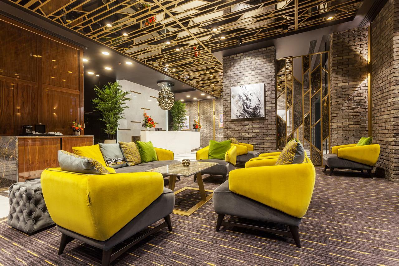 Hotel Platinia Kluž Exteriér fotografie The lounge at the airport